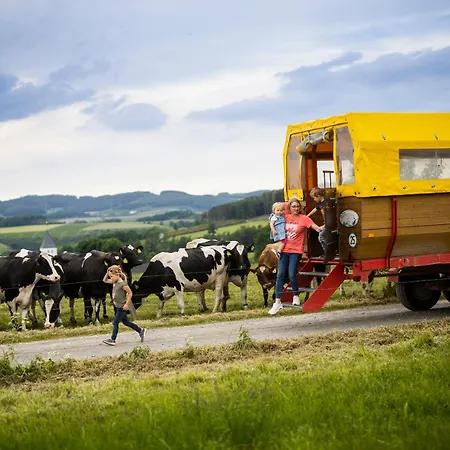 アパート Hof Koehne - Haus Am Spielplatz - Schweinchen *