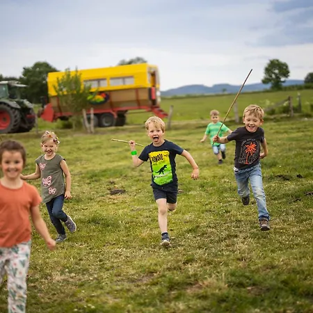 Апартаменты Hof Koehne - Haus Am Spielplatz - Schweinchen *