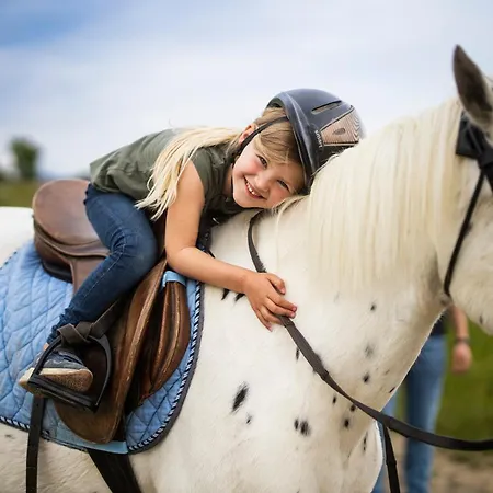 Апартаменты Hof Koehne - Haus Am Spielplatz - Schweinchen