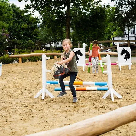 Hof Koehne - Haus Am Spielplatz - Schweinchen アパート