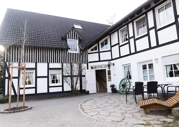 Hof Koehne - Haus Am Spielplatz - Schweinchen Apartment Schmallenberg